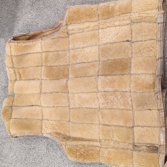 Sheepskin Vest - Picture 9 of 10